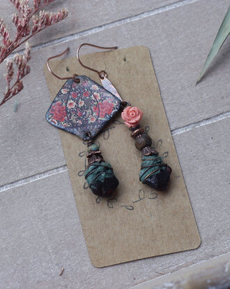 Gypsy floral earrings with amber