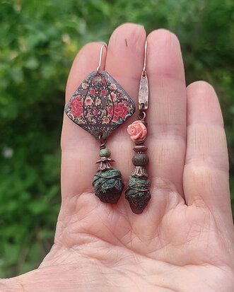 Gypsy floral earrings with amber